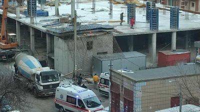 На будівництві у Черкасах впала конструкція. Трьох людей шпиталізували