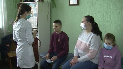 Виїзна бригада медиків оглядає пацієнтів у волинських селах Виїзна бригада медиків оглядає пацієнтів у волинських селах