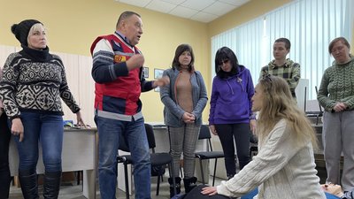 У Херсоні лікарі навчають першої домедичної допомоги У Херсоні лікарі навчають першої домедичної допомоги