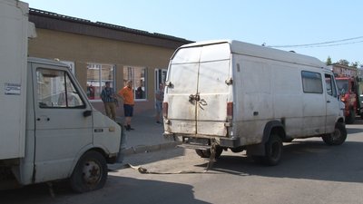 Торгували без договору: у Полтаві біля ринку прибрали чотири вантажівки Торгували без договору: у Полтаві біля ринку прибрали чотири вантажівки