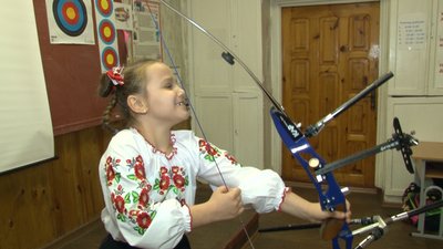 "Healthy Schools": для черкаських школярів провели майстер-клас зі стрільби з лука "Healthy Schools": для черкаських школярів провели майстер-клас зі стрільби з лука