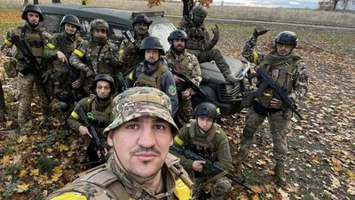 Командир Назарій Кішак — на передньому плані, позаду нього Микола Зелінський Командир Назарій Кішак — на передньому плані, позаду нього Микола Зелінський