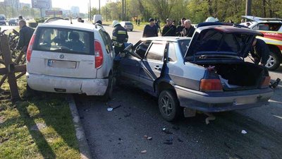 У Запоріжжі сталася ДТП, внаслідок якої травмувалися двоє людей У Запоріжжі сталася ДТП, внаслідок якої травмувалися двоє людей