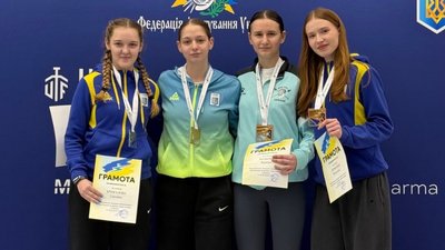 Переможниця Всеукраїнських змагань найсильніших з фехтування Мілана Степовик