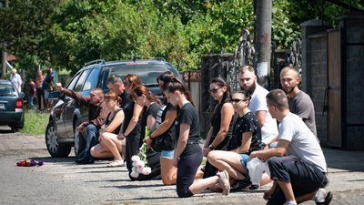 В Ужгороді попрощалися із полеглим на війні Василем Балогом В Ужгороді попрощалися із полеглим на війні Василем Балогом