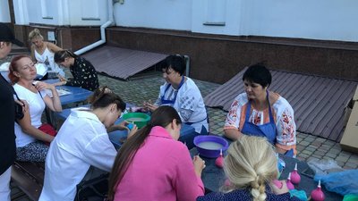 У Полтаві влаштували благодійну виставку-продаж У Полтаві влаштували благодійну виставку-продаж