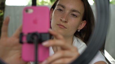 Суржик та хом’як-талісман: історія тіктокерки Даші з Харківщини, відео якої набрали 16 млн лайків Суржик та хом’як-талісман: історія тіктокерки Даші з Харківщини, відео якої набрали 16 млн лайків