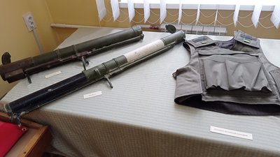 Волинському музею передали речі російських солдатів із передової на Донеччині Волинському музею передали речі російських солдатів із передової на Донеччині