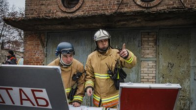 Мобільний штаб рятувальників під час пожежі на підприємстві у Слобідському районі Харкова Мобільний штаб рятувальників під час пожежі на підприємстві у Слобідському районі Харкова