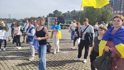 "Ми не маємо права зупинитися, мовчати". У Дніпрі пройшла акція на підтримку полонених військовослужбовців "Ми не маємо права зупинитися, мовчати". У Дніпрі пройшла акція на підтримку полонених військовослужбовців