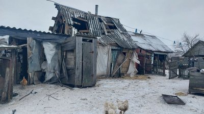 Продають худобу за безцінь, але виїжджати не хочуть. Як мешканці Юнаківки оговтуються після обстрілу Продають худобу за безцінь, але виїжджати не хочуть. Як мешканці Юнаківки оговтуються після обстрілу