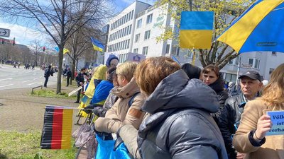 Харків'яни у Ганновері приєдналися до акції проти вторгнення Росії в Україну Харків'яни у Ганновері приєдналися до акції проти вторгнення Росії в Україну