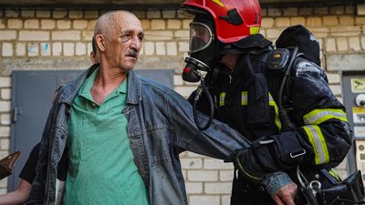 На пожежі у багатоповерхівці Хмельницького врятовано 7 людей, з них одна дитина На пожежі у багатоповерхівці Хмельницького врятовано 7 людей, з них одна дитина