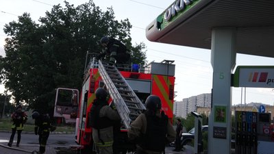 Пошкоджена внаслідок влучання російського БпЛА заправка в Харкові, 26 червня 2026 року
