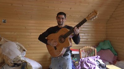 Із берега річки — у справжній будинок. Історія сім'ї франківських ромів Роубі та Гіти Із берега річки — у справжній будинок. Історія сім'ї франківських ромів Роубі та Гіти