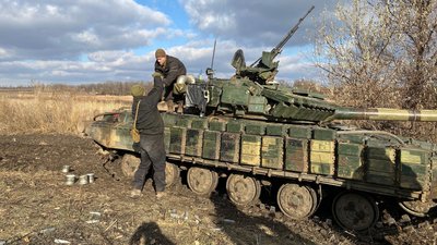 На Донеччині українські військові провели танкові навчання На Донеччині українські військові провели танкові навчання