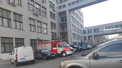 У Господарському суді у центрі Харкова шукають вибухівку У Господарському суді у центрі Харкова шукають вибухівку