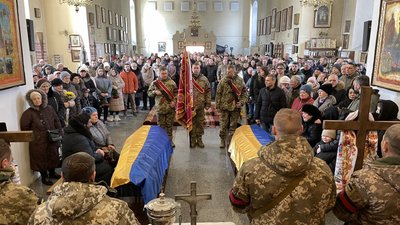 У Полтаві попрощалися із двома військовими, які загинули на війні з РФ