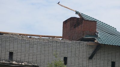 На Сумщині з житлового будинку вітром зірвало дах На Сумщині з житлового будинку вітром зірвало дах