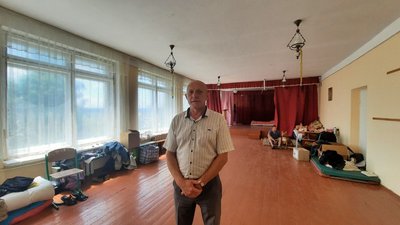 На Тернопільщині переселенці допомагають облаштовувати шкільне укриття На Тернопільщині переселенці допомагають облаштовувати шкільне укриття