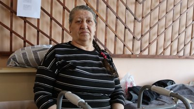 "Боялись, що нікому не потрібні". Транзитний пункт для евакуйованих з Донеччини працює в Дніпропетровській області
