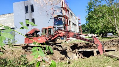 Без води 12 тисяч абонентів у Смілі, куди влучила російська ракета 15 серпня Без води 12 тисяч абонентів у Смілі, куди влучила російська ракета 15 серпня