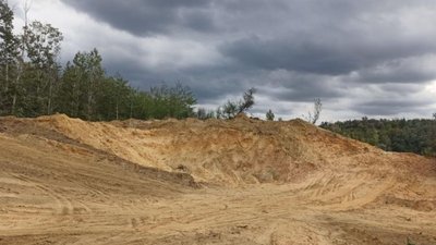 На Кіровоградщині працівників облавтодору та підприємця підозрюють у незаконному видобутку піску на 2 мільйона гривень На Кіровоградщині працівників облавтодору та підприємця підозрюють у незаконному видобутку піску на 2 мільйона гривень