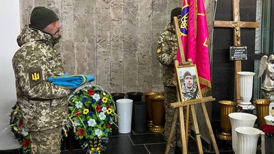 Прощання з бійцем Андрієм Лотвіним у Домі печалі Прощання з бійцем Андрієм Лотвіним у Домі печалі