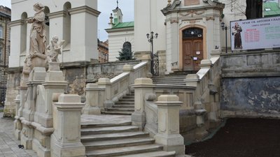 У Львові відреставрували скульптури стародавнього костелу