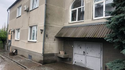 У Нікополі через артобстріл військами РФ пошкоджено медзаклад