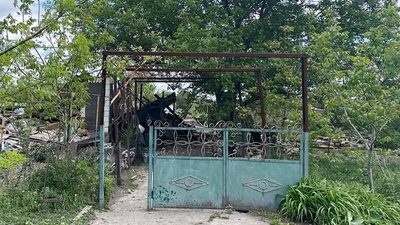 Двоє людей загинули та двоє поранені. Військові Росії обстріляли села на Миколаївщині