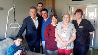 "Бабусю, можна я тебе мамою називатиму?" Історія жінки, яка заради онука перетинала кордони чотирьох країн "Бабусю, можна я тебе мамою називатиму?" Історія жінки, яка заради онука перетинала кордони чотирьох країн