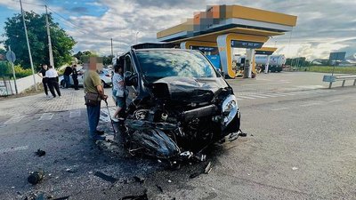 На Івано-Франківщині сталася ДТП з участю трьох авто На Івано-Франківщині сталася ДТП з участю трьох авто