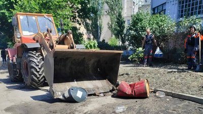 Комунальники Черкащини допомагають відновлювати Херсонщину Комунальники Черкащини допомагають відновлювати Херсонщину