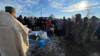У Верхній Сироватці на Сумщині попрощалися з солдатом Віктором Пимоненком У Верхній Сироватці на Сумщині попрощалися з солдатом Віктором Пимоненком