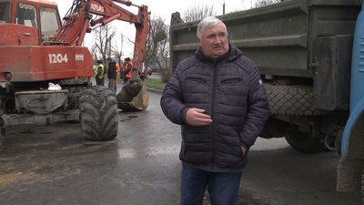 Через обвал колектора у Луцьку утворився затор. Коли завершать ремонтні роботи