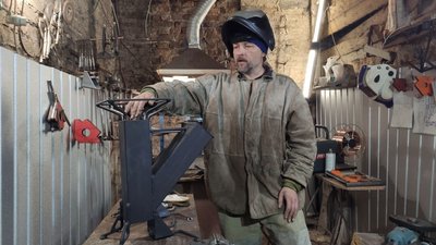 Тернополянин виготовляє металеві печі для військових Тернополянин виготовляє металеві печі для військових