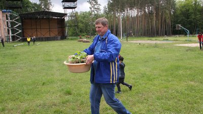 Черкаські спортсмени відзначили завершення карантину садінням дерев Черкаські спортсмени відзначили завершення карантину садінням дерев
