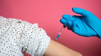 Особливості вакцинації бустерною дозою на Миколаївщині. Розповідає експертка