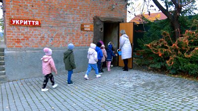 Із овочесховища — будиночок Хоббіта: як у громаді на Вінниччині облаштовують укриття у дитсадках Із овочесховища — будиночок Хоббіта: як у громаді на Вінниччині облаштовують укриття у дитсадках