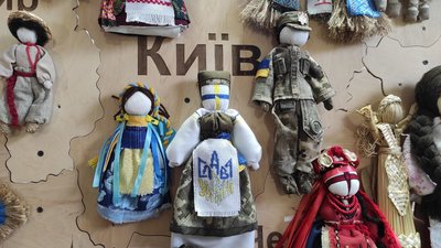 Унікальна мапа України з ляльками-мотанками у Запоріжжі, Запорізька обласна бібліотека для юнацтва Унікальна мапа України з ляльками-мотанками у Запоріжжі, Запорізька обласна бібліотека для юнацтва