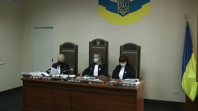Апеляційний суд Запоріжжя розглядає скаргу матері двох дітей, яких залишили з батьком