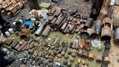 У гаражі загиблого рівнянина, який підірвався на артснаряді, знайшли склад боєприпасів