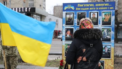У Житомирі вшанували памʼять героїв російсько-української війни У Житомирі вшанували памʼять героїв російсько-української війни