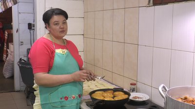 У Коломиї на Івано-Франківщині волонтери організували благодійний ярмарок на підтримку армії У Коломиї на Івано-Франківщині волонтери організували благодійний ярмарок на підтримку армії