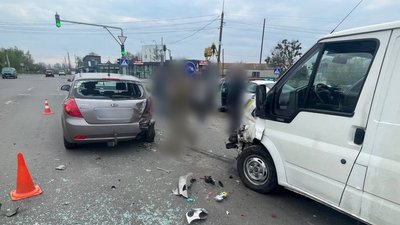 У Луцьку нетверезий водій побив своє і чотири чужих авто У Луцьку нетверезий водій побив своє і чотири чужих авто