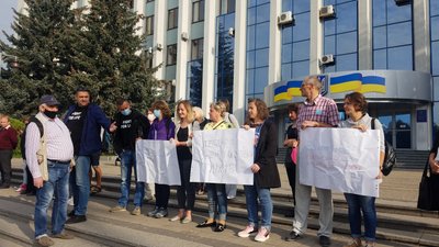 У Рівному – медичний протест: під ОДА вимагають забезпечення ліками У Рівному – медичний протест: під ОДА вимагають забезпечення ліками