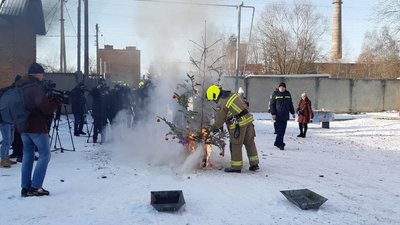 Прикарпатські рятувальники радять, як безпечно відсвяткувати Новий рік і Різдво Прикарпатські рятувальники радять, як безпечно відсвяткувати Новий рік і Різдво