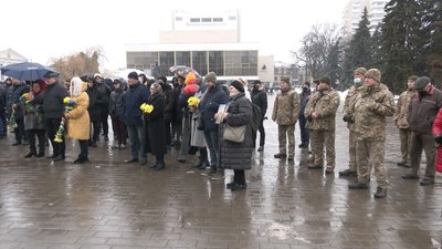 У Луцьку вшанували полеглих добровольців У Луцьку вшанували полеглих добровольців