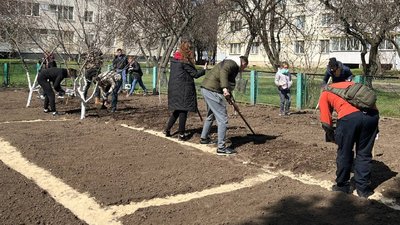Черкащани долучилися до всеукраїнської ініціативи "Сади Перемоги"